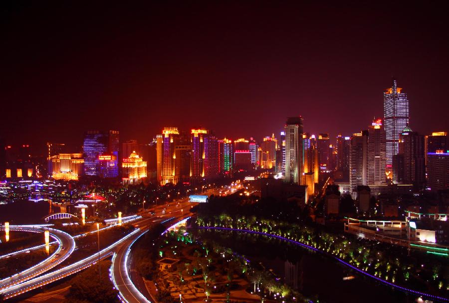 Paisaje nocturno de la ciudad de Nanning, Guangxi 2