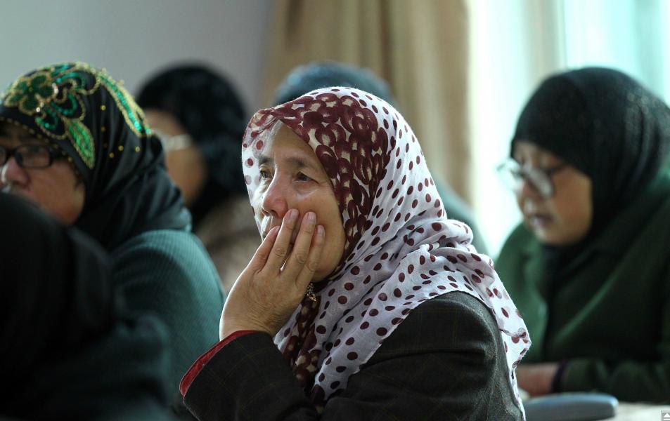 Mujeres asisten a una clase en la Escuela Musulmana para Mujeres de Xihu, en la ciudad de Lanzhou, provincia de Gansu, el 31 de octubre de 2012. [Foto por Zou Hong/Asianewsphoto]