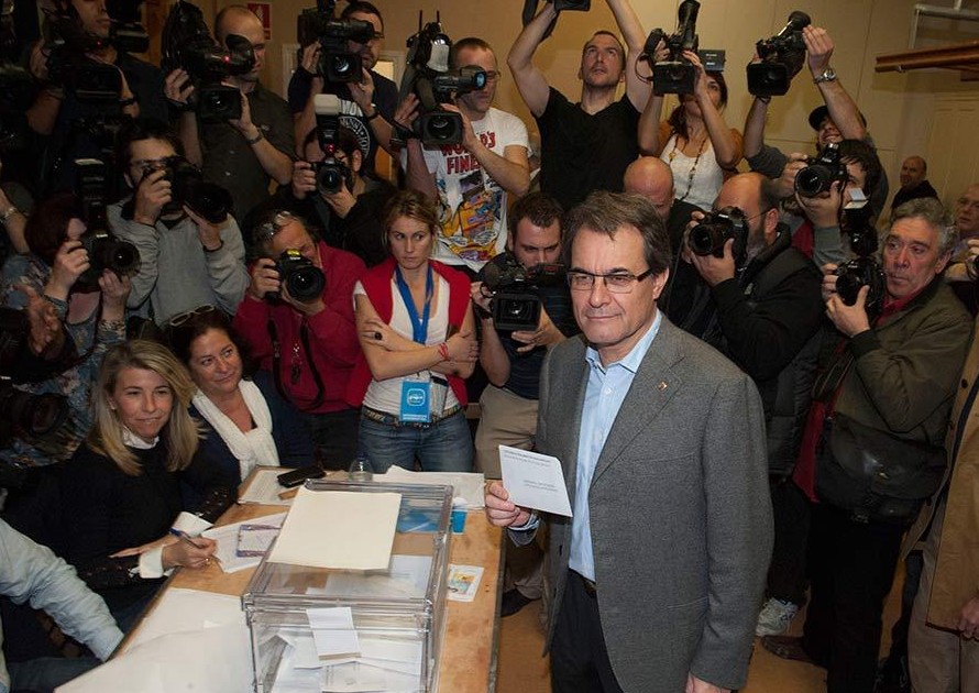 Catalanes rechazan en urnas plan soberanista de Mas
