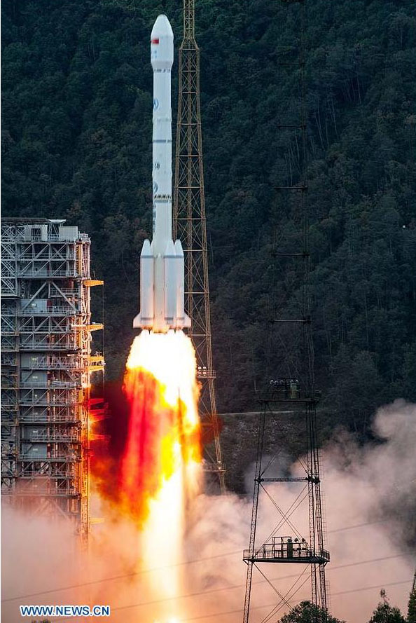 China lanza con éxito nuevo satélite de comunicaciones
