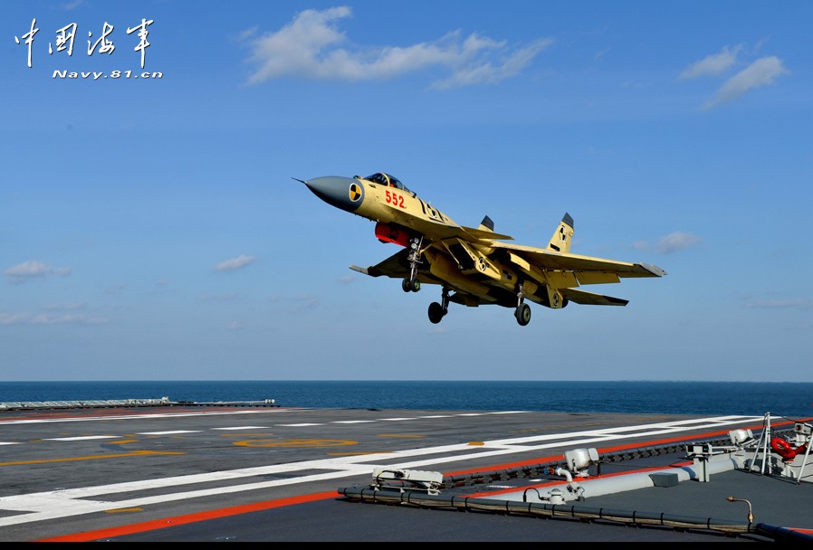 Aviones de combate J-15 de China
