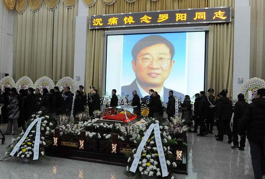 China lamenta muerte de jefe de producción de avión caza J-15