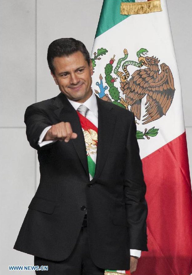 Presidente Peña pide a militares a participar en transformación de México