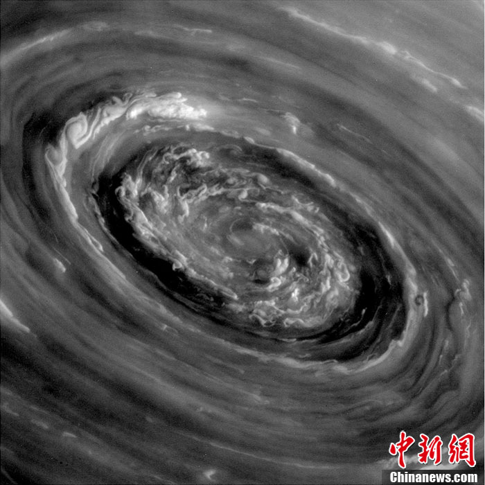 Sonda de la NASA fotografía tormenta en Saturno