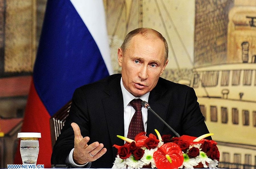 Putin: Rusia, lejos de ser defensora de gobierno sirio