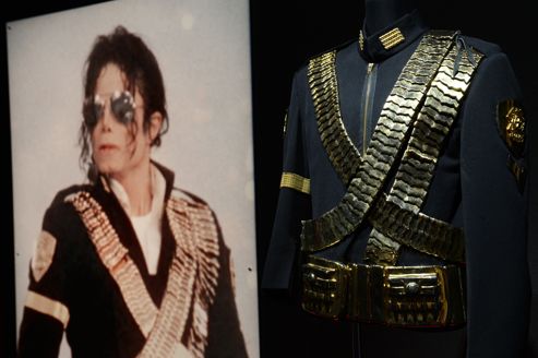 Lady Gaga compra 55 prendas de Michael Jackson en una subasta