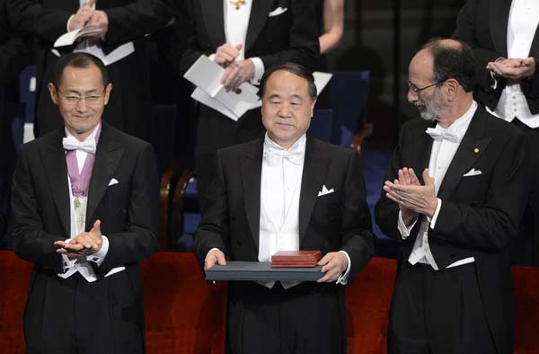 Mo Yan recibe Premio Nobel de Literatura 2012 en Estocolmo