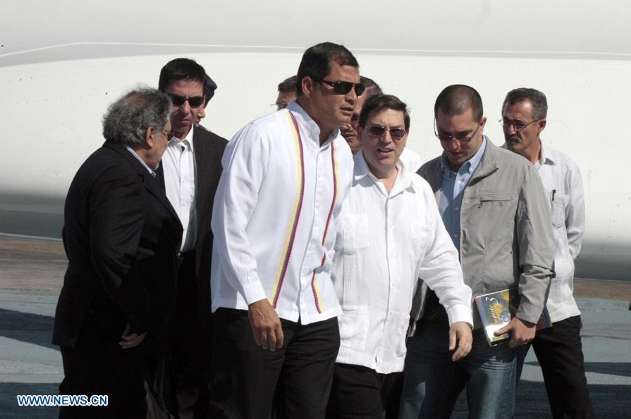 Presidente de Ecuador llega a Cuba en visita a Hugo Chávez