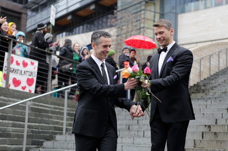 Cientos de parejas homosexuales reciben licencia de matrimonio en Washington 7