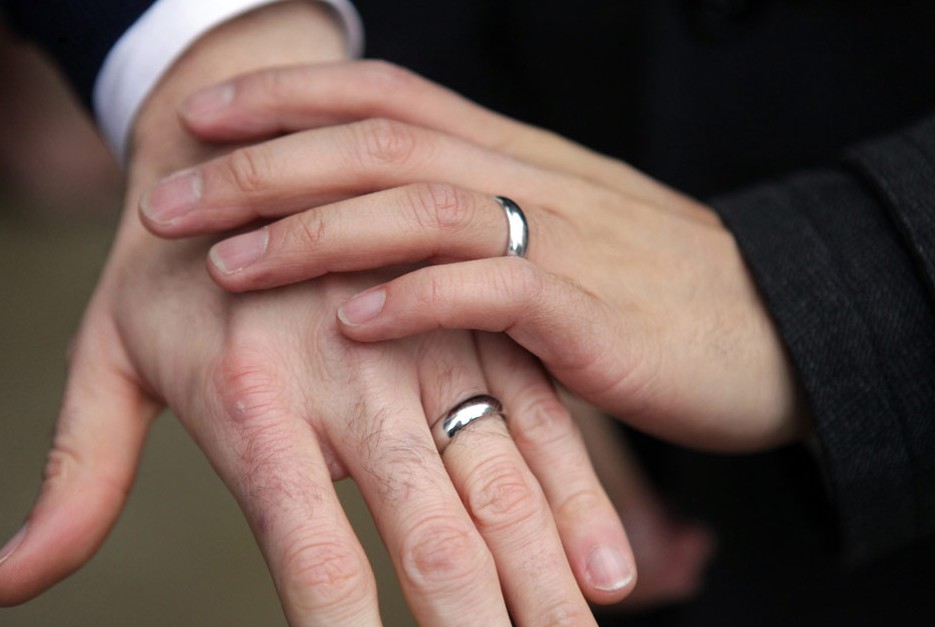 Cientos de parejas homosexuales reciben licencia de matrimonio en Washington