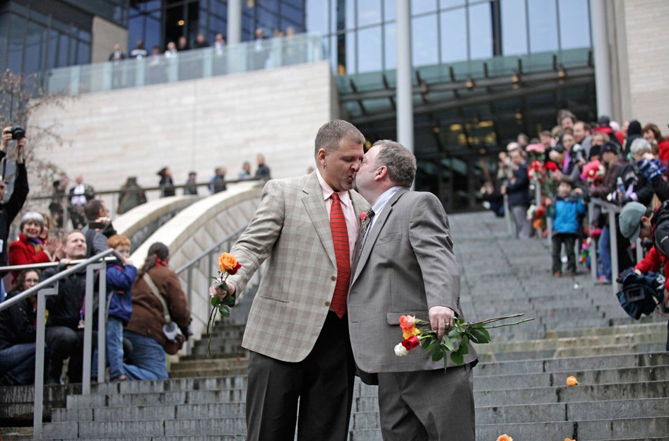 Cientos de parejas homosexuales reciben licencia de matrimonio en Washington 3