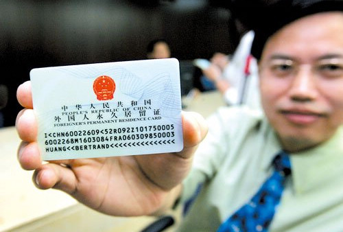 Más de 900 extranjeros reciben residencia permanente en Pekín
