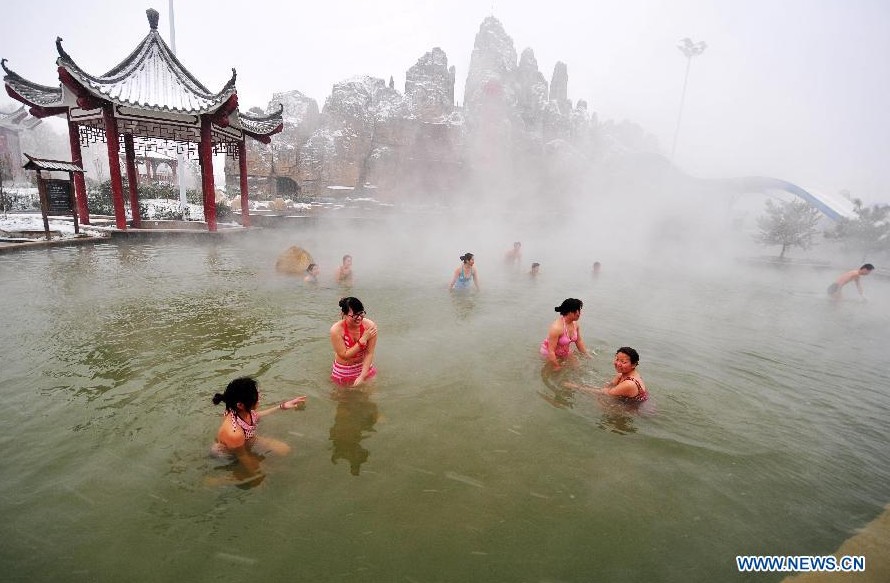 Manantial de aguas termales en Hebei, norte de China