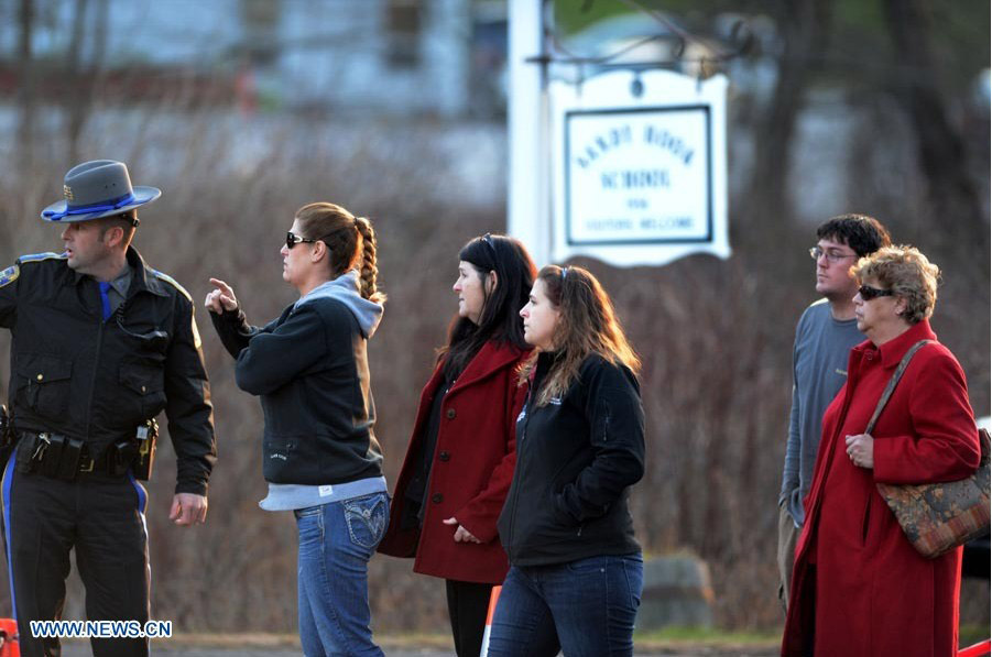 Tiroteo en escuela de Connecticut deja 20 niños y 8 adultos muertos