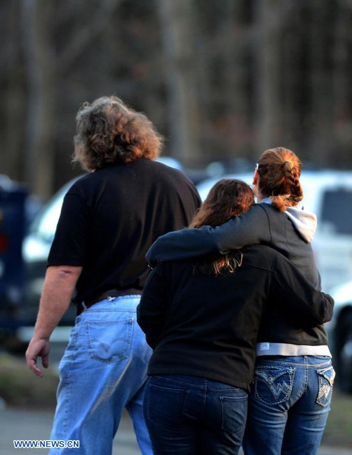 Tiroteo en escuela de Connecticut deja 20 niños y 8 adultos muertos