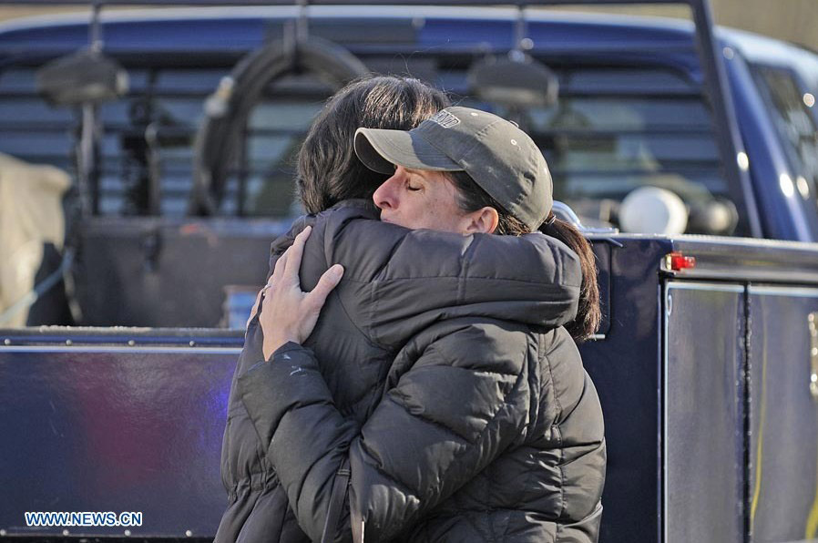 Tiroteo en escuela de Connecticut deja 20 niños y 8 adultos muertos