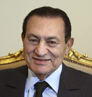 Ex presidente egipcio Mubarak se lesiona al resbalar en baño de hospital