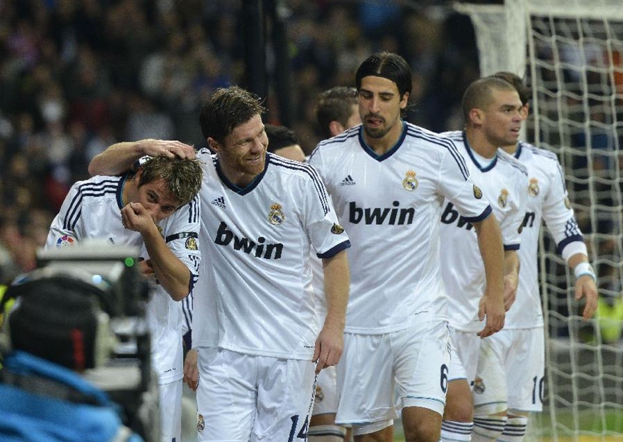 Fútbol: Real Madrid sufre para empatar en casa 2-2 con Español
