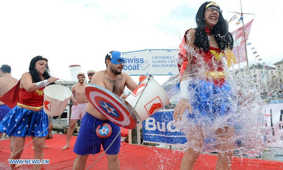 Residentes en Ginebra celebran la Copa Anual de Natación de Navidad  4