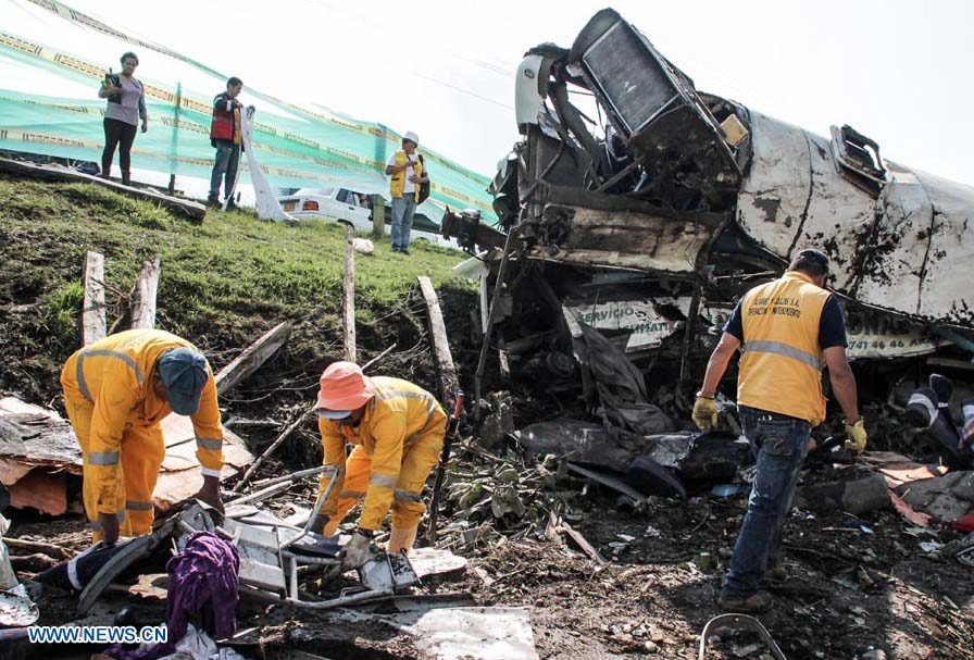 Al menos 26 muertos por accidente carretero en Colombia