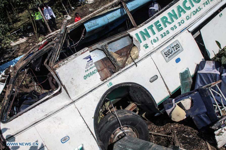 Al menos 26 muertos por accidente carretero en Colombia