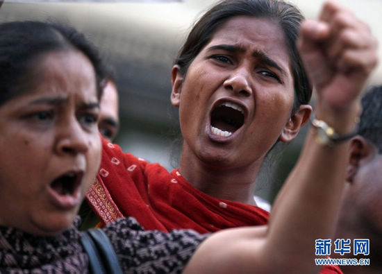 Protestan en Nueva Delhi por violación de una joven