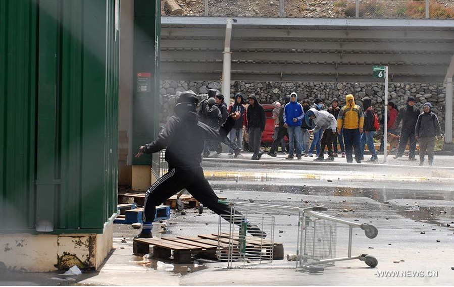 Inconformes atacan supermercados en Bariloche, Argentina