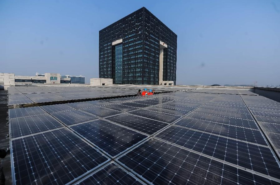 Instalados paneles solares fotovoltaicos en edificios gubernamentales de China