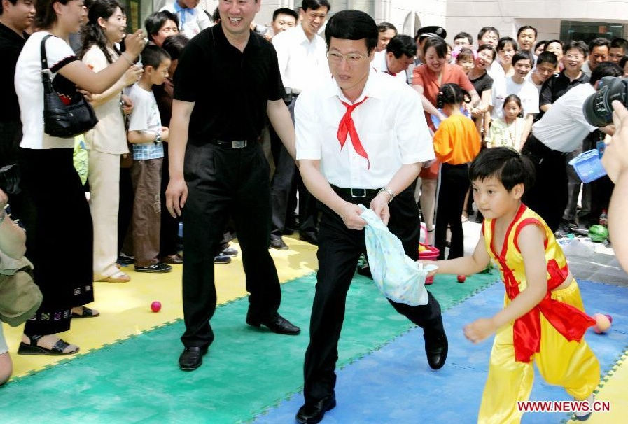 Fotos de archivo:Zhang Gaoli, de chico pobre a figura política