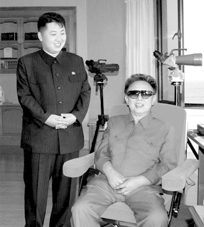 Sale a la luz imagen inédita de Kim Jong-Il y su hijo