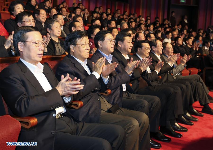 Líderes chinos asisten a Opera de Pekín para celebrar Año Nuevo