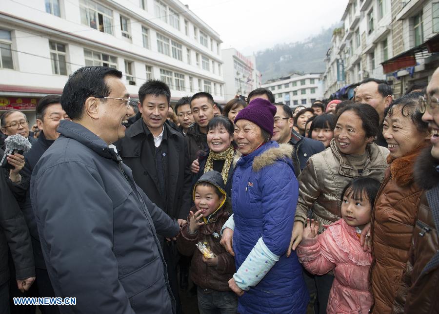 Líder chino pide eliminar pobreza en centro y oeste de China (4)