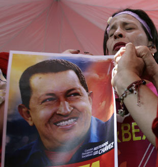 Gobierno venezolano admite complicaciones respiratorias de Chávez