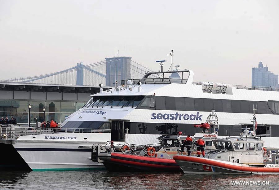 Choque de transbordador contra muelle en NY deja 57 heridos