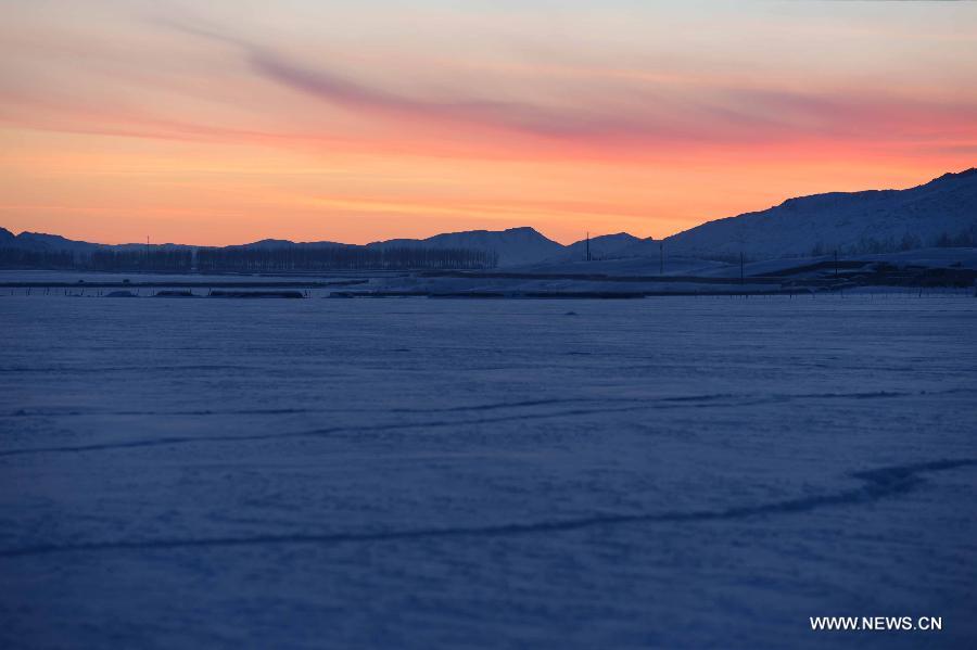 Paisaje hermoso de nieve en Xinjiang de China  7