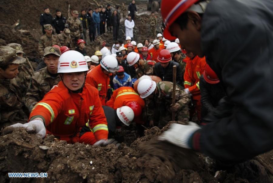 Asciende a 43 número de muertos por desprendimiento de tierra en China
