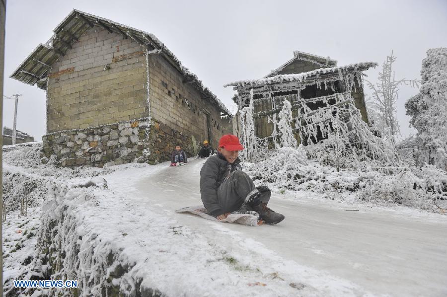Bajas temperaturas afectan a 570.000 personas en Guizhou, China (2)