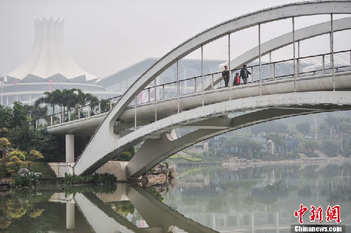 Contaminación record provoca compra compulsiva de mascarillas en Pekín (10)