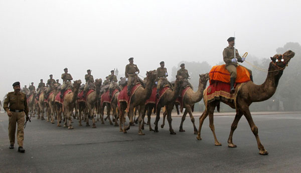 Soldados indios ensayan para desfile de Día de la República