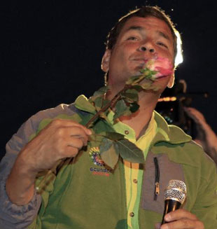 Correa se ausenta de la Presidencia para dedicarse a campaña