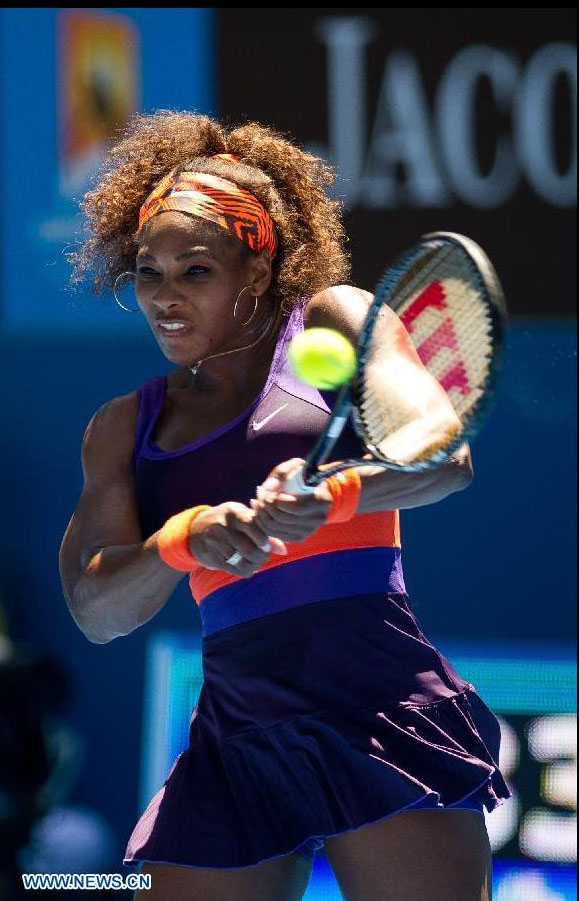 Tenis: Serena Williams gana partido en Abierto de Australia pese a lesión