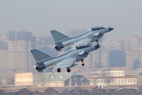 Entrenamiento de vuelo de aviones de combate J-10 de China