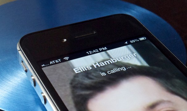 Facebook permite hacer llamadas gratuitas a través del iPhone