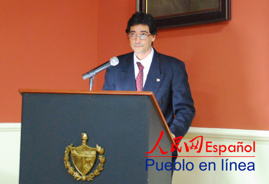 Javier Jiménez Valdés Miranda, cónsul de la Embajada de Cuba en China, presidió la conferencia