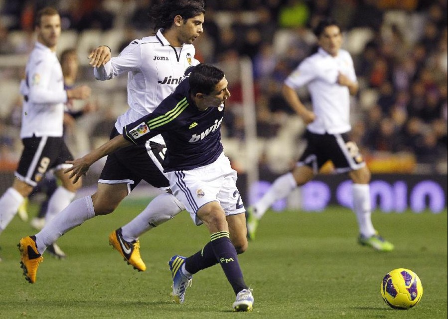 Fútbol: Real Madrid aplasta 5-0 al Valencia en torneo de liga española