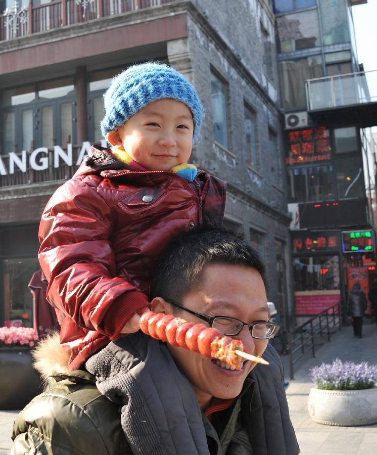 Turistas visitan la calle de Qianmen en Pekín 3