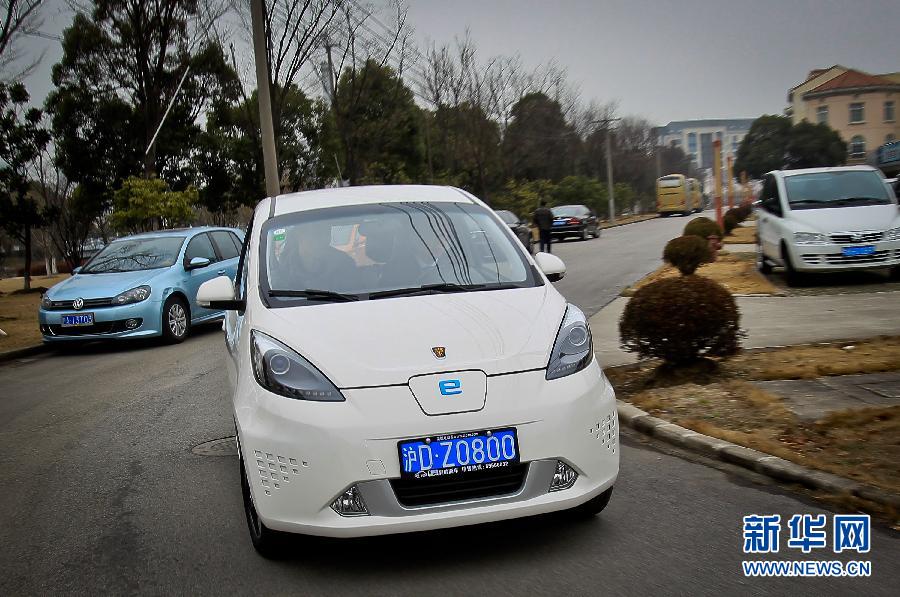 Primer coche de nueva energía en Shanghai recibe matrícula gratis (3)