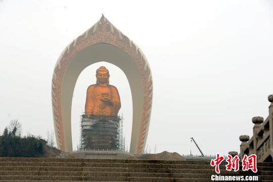 Exhiben estatua más alta de Amitabha