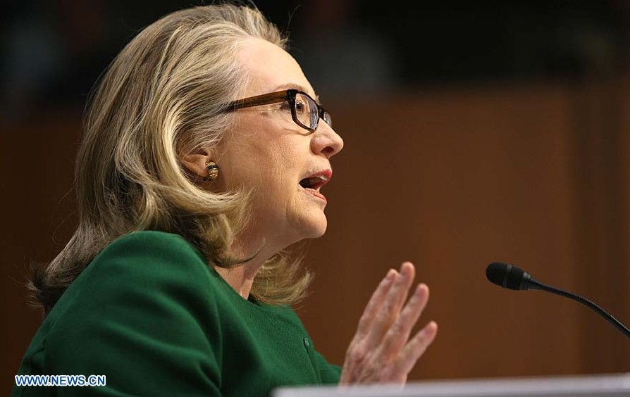 Clinton defiende ante Congreso manejo de ataque en Benghazi