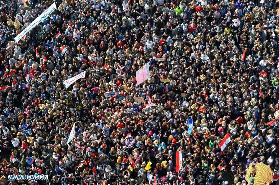 Resurgen enfrentamientos en Egipto durante conmemoración de disturbios
